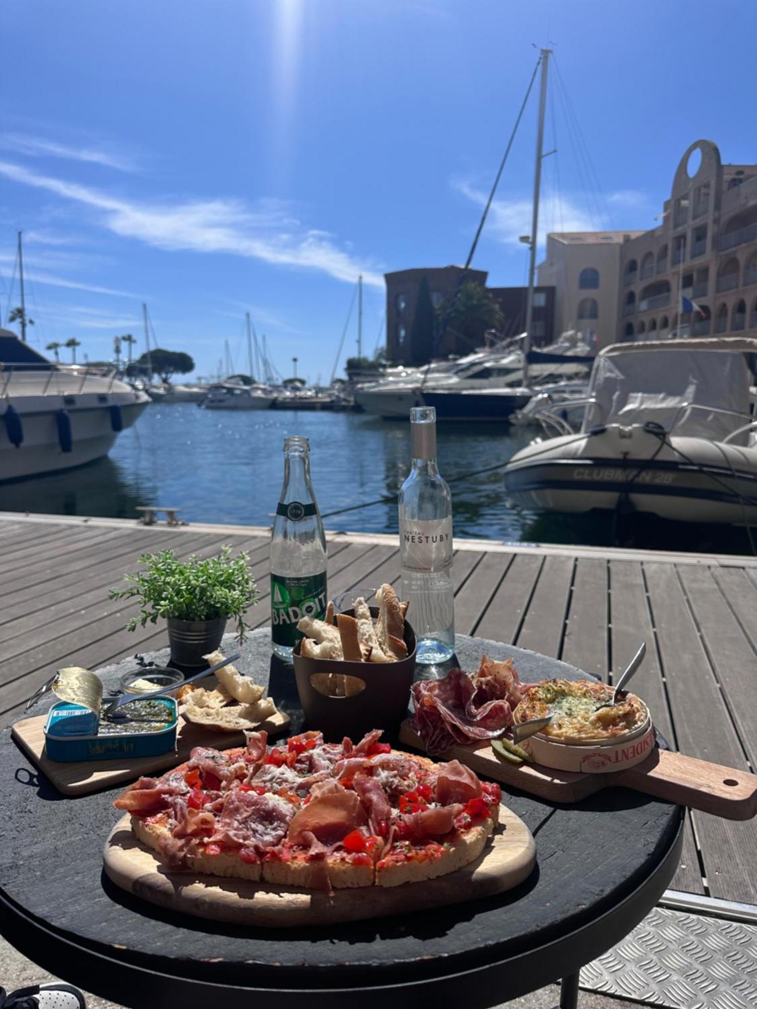 Sejour Au Port Appartement Hyères Buitenkant foto