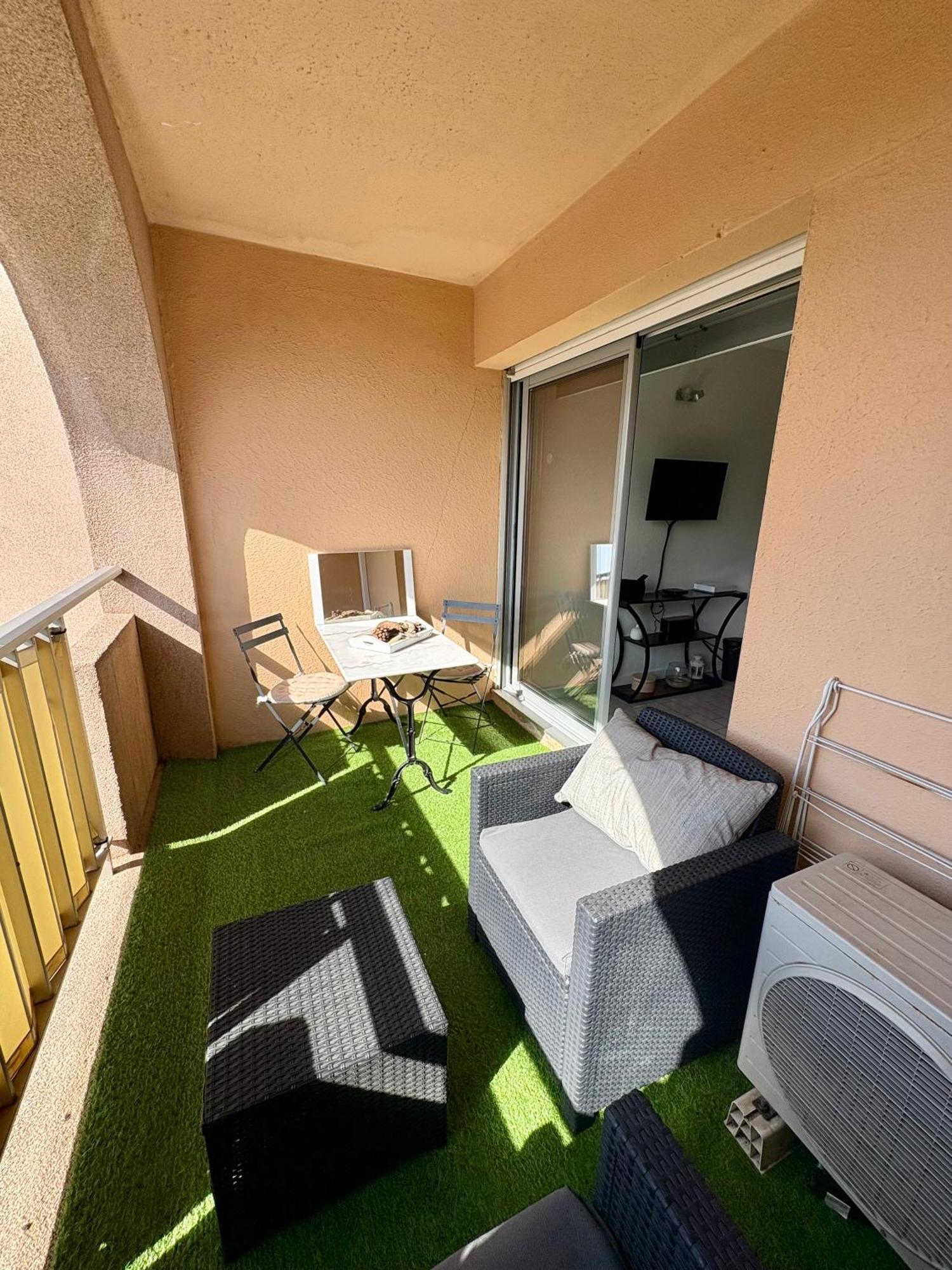 Sejour Au Port Appartement Hyères Buitenkant foto